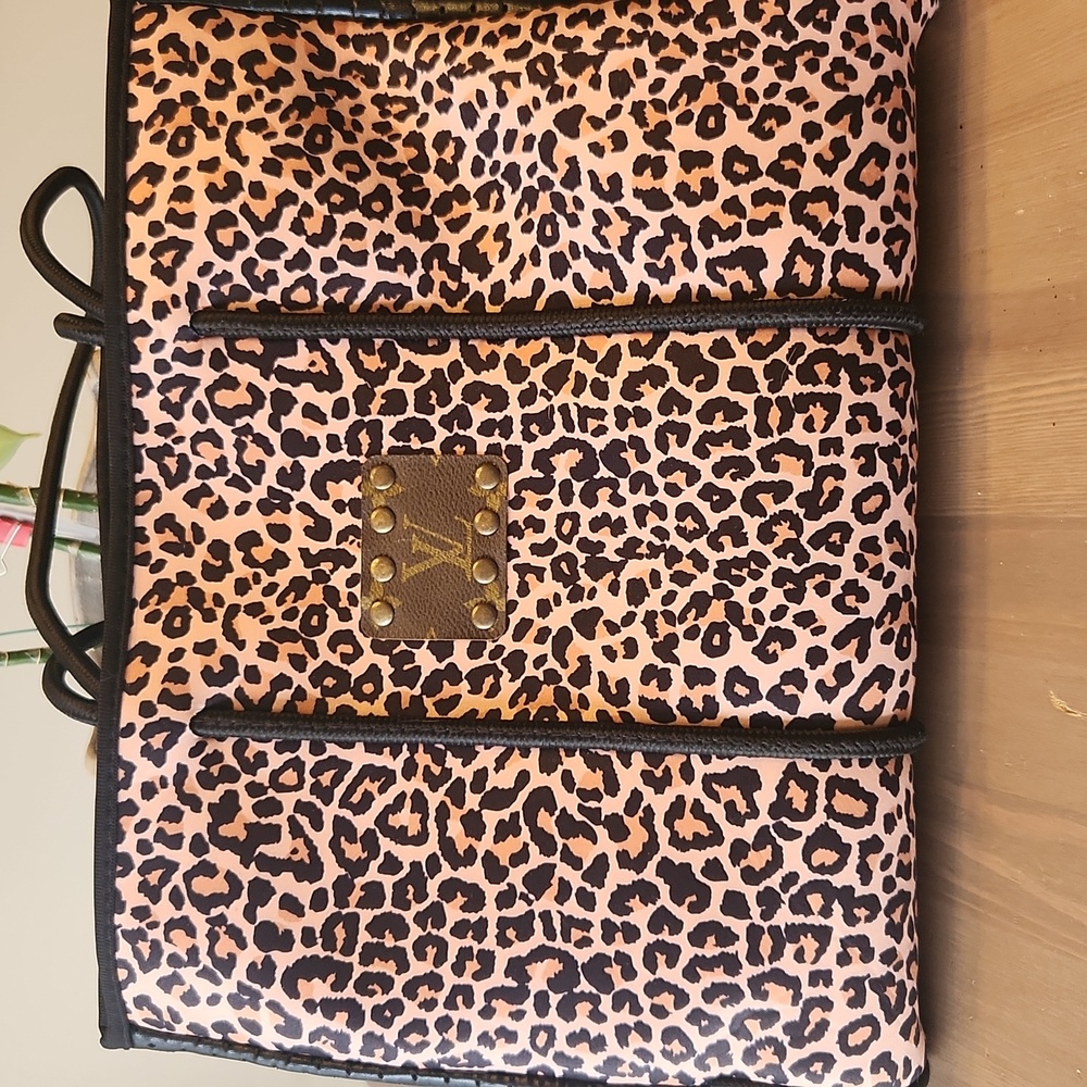 Leopard Print Neoprene Tote with Pouch - Picture 2 of 11